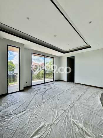 Rumah Mewah LB 475m2 Siap Pakai Desain Elegan di Citraland, Surabaya Rumah Mewah LB 475m2 Siap Pakai Desain Elegan di Citraland, Surabaya