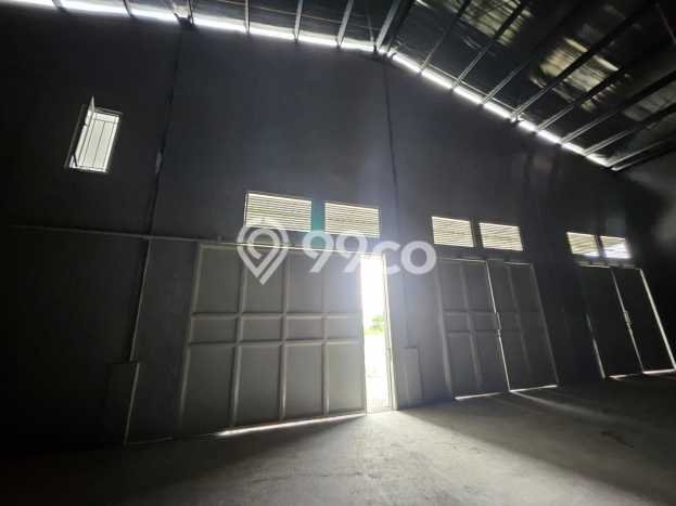 Gudang Disewa di Surabaya dengan LB 760m2 Area Komersial Ramai Gudang Disewa di Surabaya dengan LB 760m2 Area Komersial Ramai