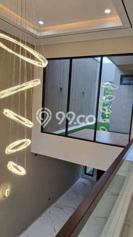 Rumah Elit Modern Tanpa Renovasi di Citraland Surabaya Rumah Elit Modern Tanpa Renovasi di Citraland Surabaya