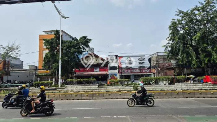 Ruko Dijual di Jakarta Timur LT 96m2 & LB 180m2 Lokasi Terbaik! Ruko Dijual di Jakarta Timur LT 96m2 & LB 180m2 Lokasi Terbaik!