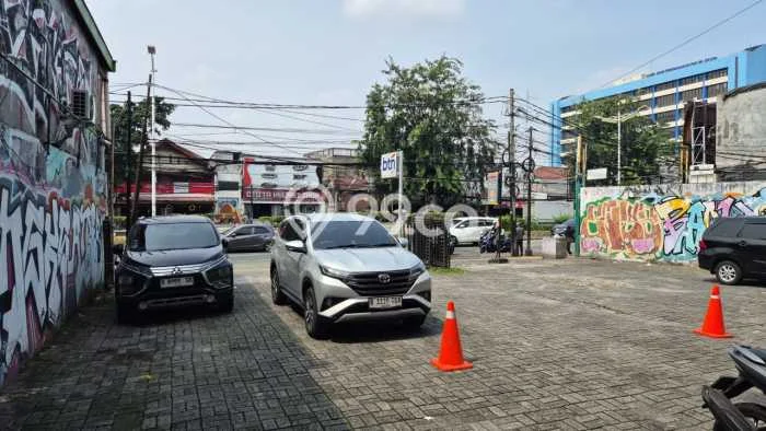 Ruko Dijual di Jakarta Timur LT 96m2 & LB 180m2 Lokasi Terbaik! Ruko Dijual di Jakarta Timur LT 96m2 & LB 180m2 Lokasi Terbaik!
