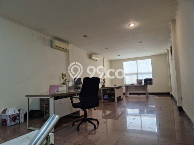 Ruko Dijual di Jakarta Pusat LT 76m2 & LB 310m2 Lokasi Terbaik! Ruko Dijual di Jakarta Pusat LT 76m2 & LB 310m2 Lokasi Terbaik!
