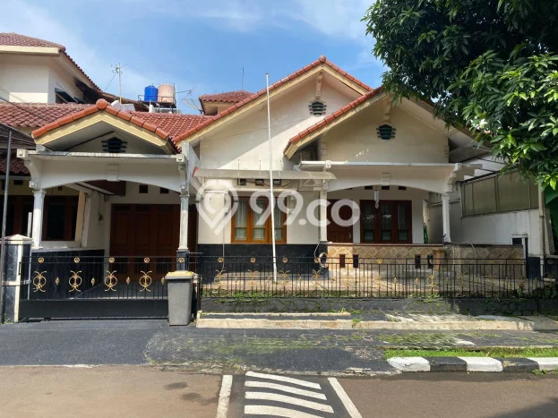 Jual Rumah Luas Megah Dengan View Cantik di Margonda, Depok Jual Rumah Luas Megah Dengan View Cantik di Margonda, Depok