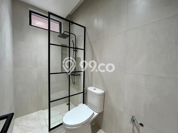 Dijual Rumah Premium dengan Fasilitas Sekitar Lengkap di BSD, Tangerang Selatan Dijual Rumah Premium dengan Fasilitas Sekitar Lengkap di BSD, Tangerang Selatan