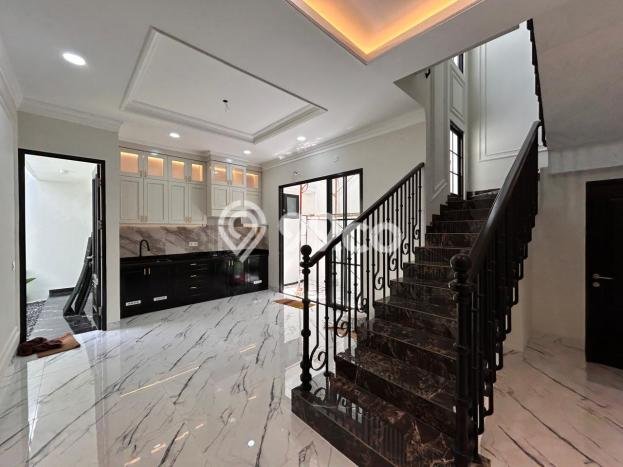 Hunian Eksklusif Dijual LT 180m2 di BSD, Tangerang Selatan Hunian Eksklusif Dijual LT 180m2 di BSD, Tangerang Selatan