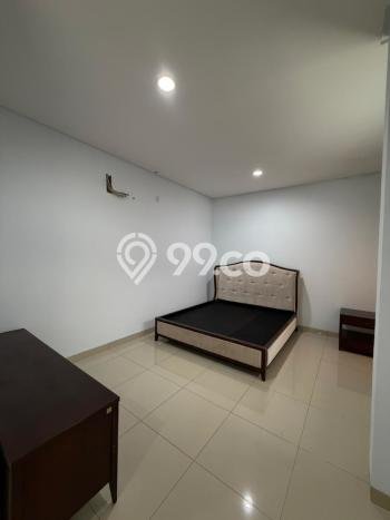 Disewakan! Rumah 3 Kamar Tidur &
3 Kamar Mandi di Puri Mansion, Jakarta Barat Disewakan! Rumah 3 Kamar Tidur &
3 Kamar Mandi di Puri Mansion, Jakarta Barat