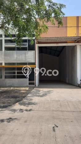 Gudang Disewa di Jakarta Utara dengan LB 180m2 Area Komersial Ramai Gudang Disewa di Jakarta Utara dengan LB 180m2 Area Komersial Ramai