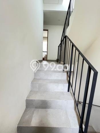 Disewakan! Rumah 4 Kamar Tidur &
2 Kamar Mandi di BSD, Tangerang Disewakan! Rumah 4 Kamar Tidur &
2 Kamar Mandi di BSD, Tangerang