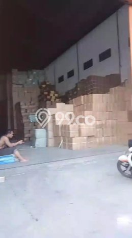 Gudang Disewa di Jakarta Utara dengan LB 800m2 Area Komersial Ramai Gudang Disewa di Jakarta Utara dengan LB 800m2 Area Komersial Ramai