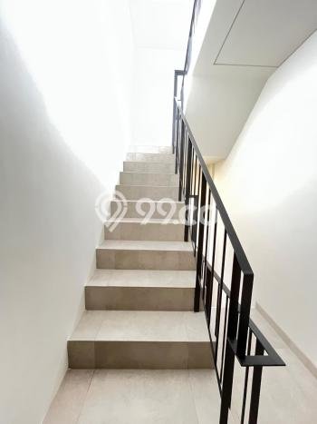 Disewakan! Rumah 4 Kamar Tidur &
2 Kamar Mandi di BSD, Tangerang Disewakan! Rumah 4 Kamar Tidur &
2 Kamar Mandi di BSD, Tangerang