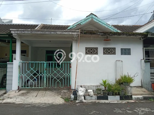 Disewakan! Rumah 3 Kamar Tidur &
2 Kamar Mandi di Sulfat, Malang Disewakan! Rumah 3 Kamar Tidur &
2 Kamar Mandi di Sulfat, Malang