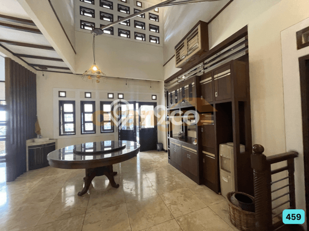 Rumah Strategis dengan Luas Tanah 300m2m² di Lokasi Cibubur, Jakarta Timur Rumah Strategis dengan Luas Tanah 300m2m² di Lokasi Cibubur, Jakarta Timur