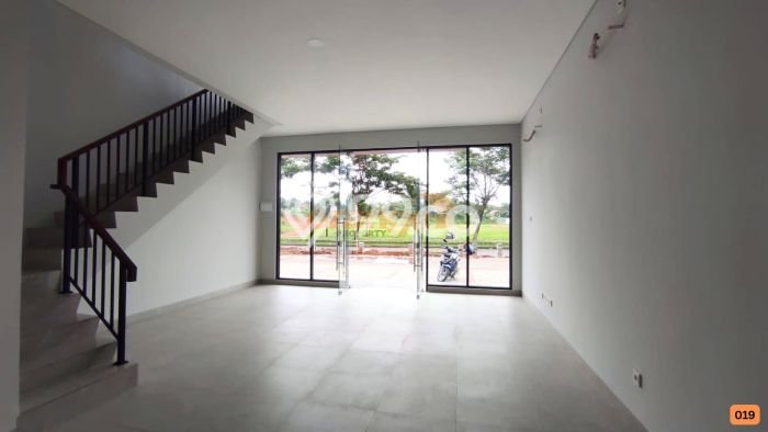 Disewakan Ruko di Kawasan Ramai Kota Wisata Luas 171m2 Disewakan Ruko di Kawasan Ramai Kota Wisata Luas 171m2