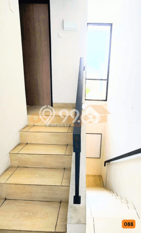 Rumah sewa siap pakai 3 KT di Legenda Wisata, Jakarta Timur Rumah sewa siap pakai 3 KT di Legenda Wisata, Jakarta Timur