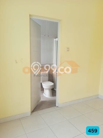 Disewakan! Rumah 3 Kamar Tidur &
2 Kamar Mandi di Kota Wisata, Jakarta Timur Disewakan! Rumah 3 Kamar Tidur &
2 Kamar Mandi di Kota Wisata, Jakarta Timur