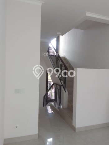 Hunian Mewah LB 180m2 Siap Pakai Desain Elegan di Buaran, Jakarta Timur Hunian Mewah LB 180m2 Siap Pakai Desain Elegan di Buaran, Jakarta Timur