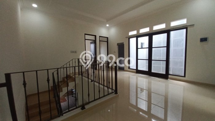 Siap Huni Rumah Mewah 4 Kamar di Duren Sawit Dekat ke Mana Pun Siap Huni Rumah Mewah 4 Kamar di Duren Sawit Dekat ke Mana Pun