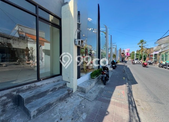 Ruko Disewakan di Seminyak, Luas 42m², Area Komersial, Jalan Utama Ruko Disewakan di Seminyak, Luas 42m², Area Komersial, Jalan Utama