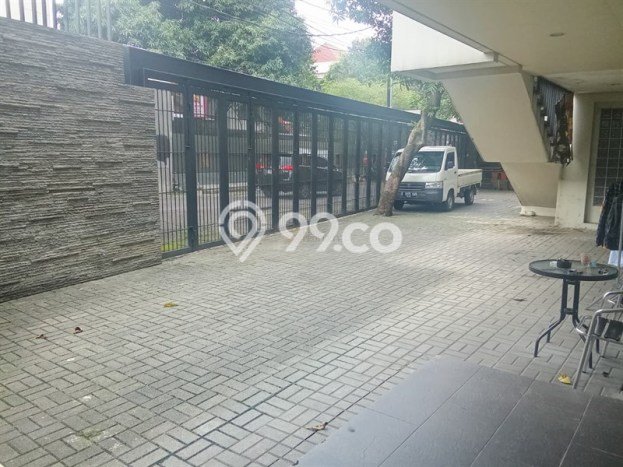 Unit Komersial Paling Strategis di Kebayoran Baru Jakarta Selatan dengan LB 200m2 Unit Komersial Paling Strategis di Kebayoran Baru Jakarta Selatan dengan LB 200m2