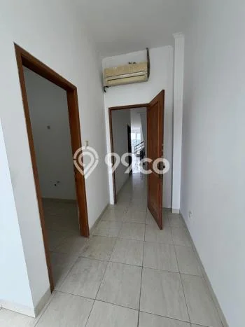 Ruko bagus disewakan di Serpong Tangerang Selatan dengan LB 132m2 harga sewa terbaik Ruko bagus disewakan di Serpong Tangerang Selatan dengan LB 132m2 harga sewa terbaik
