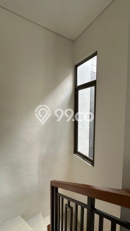 Rumah Luxury Modern Tanpa Renovasi di BSD Green Wich Tangerang Rumah Luxury Modern Tanpa Renovasi di BSD Green Wich Tangerang
