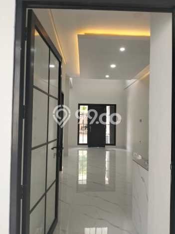 Rumah Modern LT 102m² Siap Huni di Kompleks Perumahan Alam Sutera, Tangerang Rumah Modern LT 102m² Siap Huni di Kompleks Perumahan Alam Sutera, Tangerang