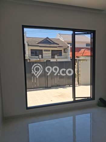 Rumah Elit LB 250m2 Siap Huni Desain Elegan di Surabaya Kota, Surabaya Rumah Elit LB 250m2 Siap Huni Desain Elegan di Surabaya Kota, Surabaya