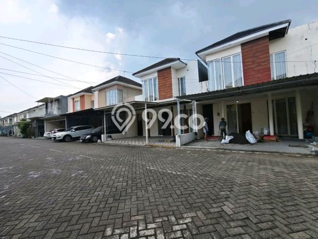 Dijual Cepat Rumah Bagus Siap Huni LB 120m2 di Rungkut, Surabaya Dijual Cepat Rumah Bagus Siap Huni LB 120m2 di Rungkut, Surabaya