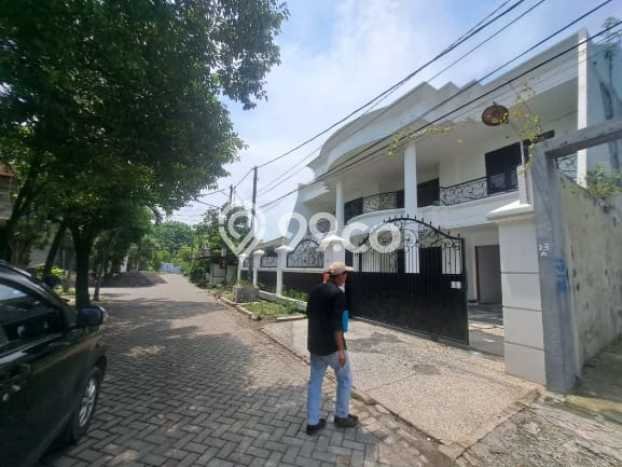 Jual Rumah Mewah Megah Dengan View Cantik di Ketintang, Surabaya Jual Rumah Mewah Megah Dengan View Cantik di Ketintang, Surabaya