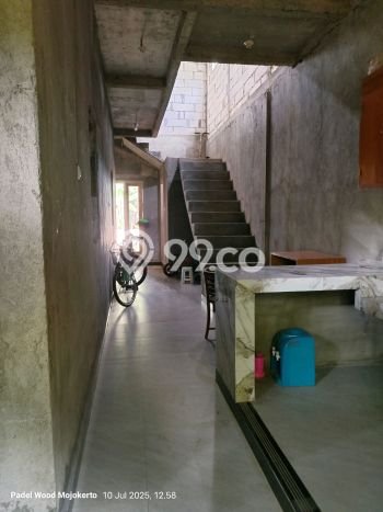 Rumah Modern 5 KT LT 197m2 di Mojokerto Rumah Modern 5 KT LT 197m2 di Mojokerto