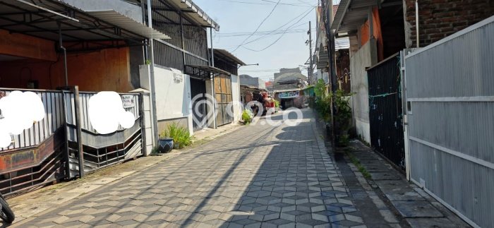 For Sale Rumah 4 Kamar Lokasi Ideal Nyaman dan Strategis di Tambaksari For Sale Rumah 4 Kamar Lokasi Ideal Nyaman dan Strategis di Tambaksari