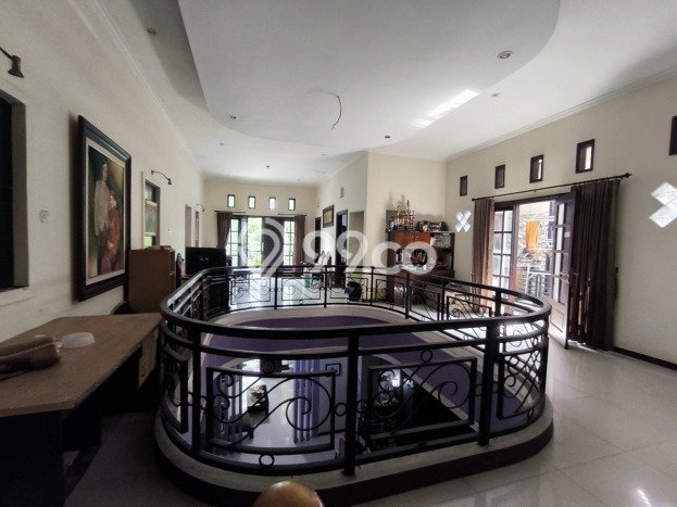 Jual Rumah Mewah Megah Dengan View Cantik di Medokan Ayu, Surabaya Jual Rumah Mewah Megah Dengan View Cantik di Medokan Ayu, Surabaya