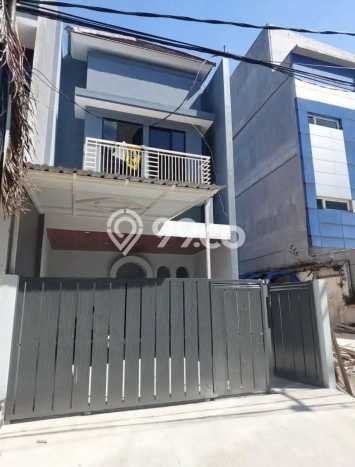 BEST PRICE! Rumah Berkualitas area , Luas 102m2m² Bangunan 120m2m² BEST PRICE! Rumah Berkualitas area , Luas 102m2m² Bangunan 120m2m²
