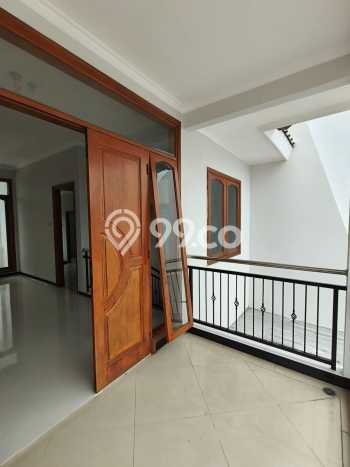 Ready to Use! Premium House LT 180m2 Desain Modern di Dukuh Kupang Ready to Use! Premium House LT 180m2 Desain Modern di Dukuh Kupang
