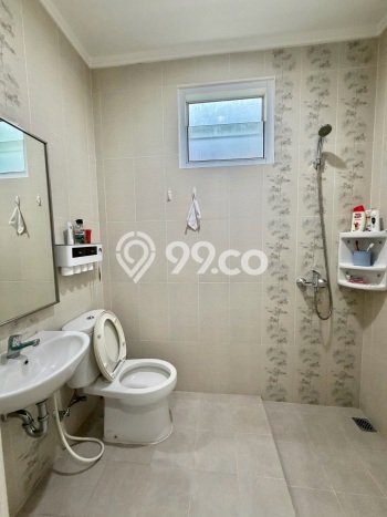 Disewakan! Rumah 4 Kamar Tidur &
3 Kamar Mandi di Gading Serpong, Tangerang Disewakan! Rumah 4 Kamar Tidur &
3 Kamar Mandi di Gading Serpong, Tangerang