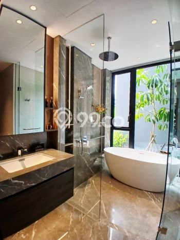 Hunian Eksklusif Siap Huni LT 726m2 di BSD, Tangerang Selatan Hunian Eksklusif Siap Huni LT 726m2 di BSD, Tangerang Selatan