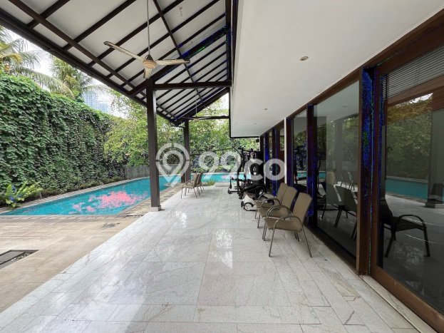 Dijual Rumah Luas Elegan Dengan View Eksklusif di Kemang, Jakarta Selatan Dijual Rumah Luas Elegan Dengan View Eksklusif di Kemang, Jakarta Selatan