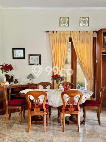 Rumah Elit LB 400m2 Siap Pakai Desain Elegan di Kerobokan, Badung Rumah Elit LB 400m2 Siap Pakai Desain Elegan di Kerobokan, Badung