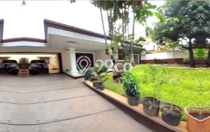 Siap Huni Rumah Mewah 5 Kamar di Menteng Dekat ke Mana Pun Siap Huni Rumah Mewah 5 Kamar di Menteng Dekat ke Mana Pun