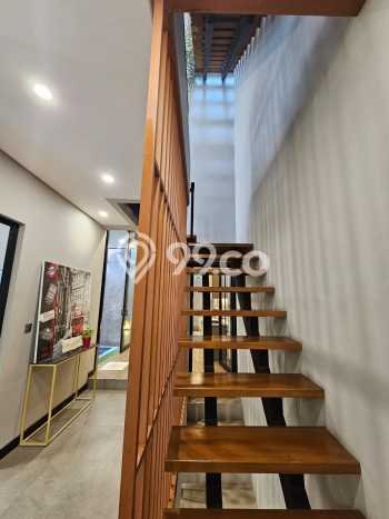 For Sale! Luxury House LT 140m2 Desain Elegan di Pondok Indah For Sale! Luxury House LT 140m2 Desain Elegan di Pondok Indah