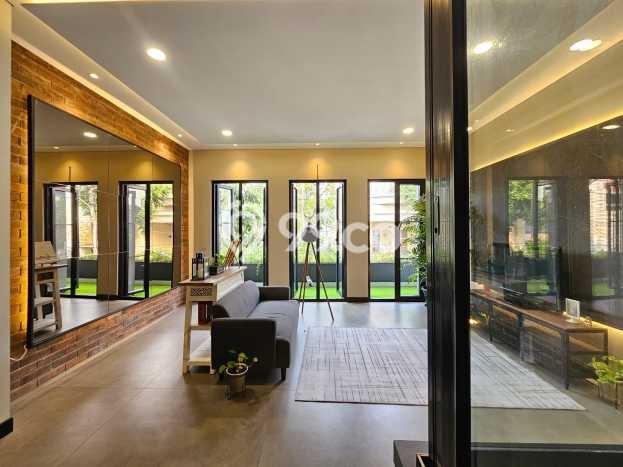For Sale! Luxury House LT 140m2 Desain Elegan di Pondok Indah For Sale! Luxury House LT 140m2 Desain Elegan di Pondok Indah