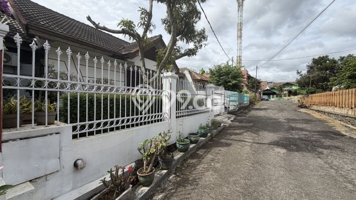 Rumah Strategis Minimalis Lb 195m2 di Cimahi Utara, Cimahi Rumah Strategis Minimalis Lb 195m2 di Cimahi Utara, Cimahi