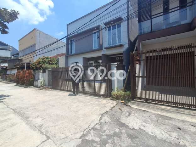 Rumah Luas Asri 4 KT Siap Huni di Taman Kopo Indah Bandung Rumah Luas Asri 4 KT Siap Huni di Taman Kopo Indah Bandung