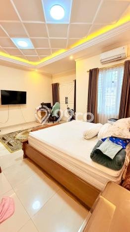 Rumah Mewah LB 330m2 Siap Huni Desain Elegan di Galaxy, Bekasi Rumah Mewah LB 330m2 Siap Huni Desain Elegan di Galaxy, Bekasi