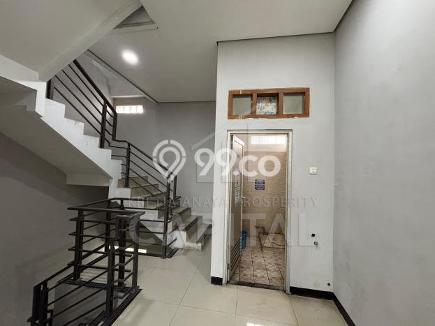 Ruko Dijual di Bandung LT 100m2 & LB 165m2 Lokasi Terbaik! Ruko Dijual di Bandung LT 100m2 & LB 165m2 Lokasi Terbaik!