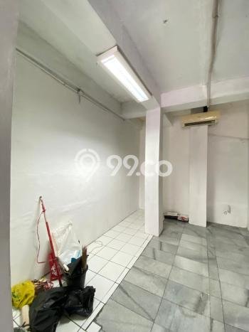 Ruko Disewa di Jakarta Selatan dengan LB 284m2 Area Komersial Ramai Ruko Disewa di Jakarta Selatan dengan LB 284m2 Area Komersial Ramai