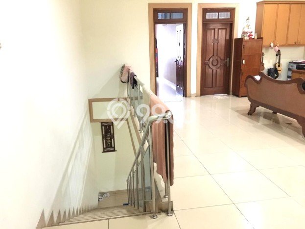 Rumah Elit Modern Tanpa Renovasi di Taman Palem Jakarta Barat Rumah Elit Modern Tanpa Renovasi di Taman Palem Jakarta Barat