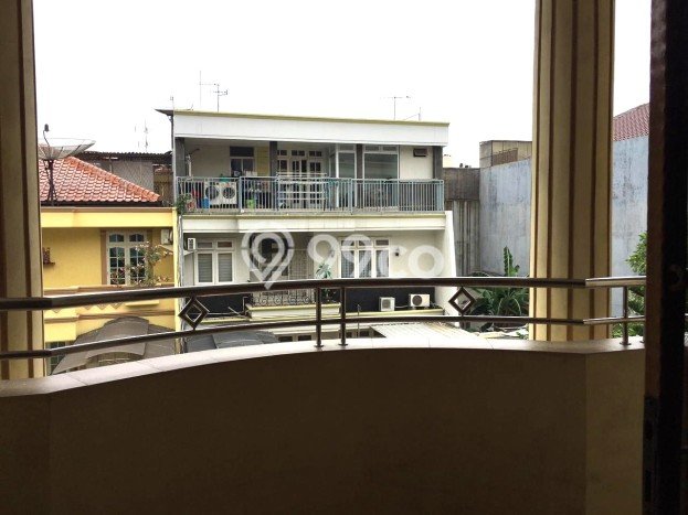 Rumah Elit Modern Tanpa Renovasi di Taman Palem Jakarta Barat Rumah Elit Modern Tanpa Renovasi di Taman Palem Jakarta Barat
