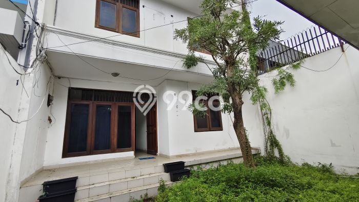 Ruko Dijual di Jakarta Barat LT 200m2 & LB 350m2 Lokasi Terbaik! Ruko Dijual di Jakarta Barat LT 200m2 & LB 350m2 Lokasi Terbaik!