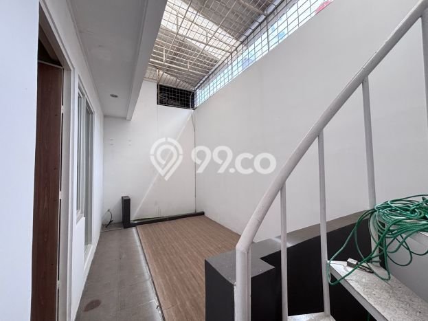 Rumah Modern 2 Kamar LT 120m2 di Taman Kopo Indah Rumah Modern 2 Kamar LT 120m2 di Taman Kopo Indah